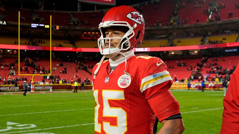 Patrick Mahomes utslagna från matchen för första gången och misslyckades med att säkra en divisionstitel